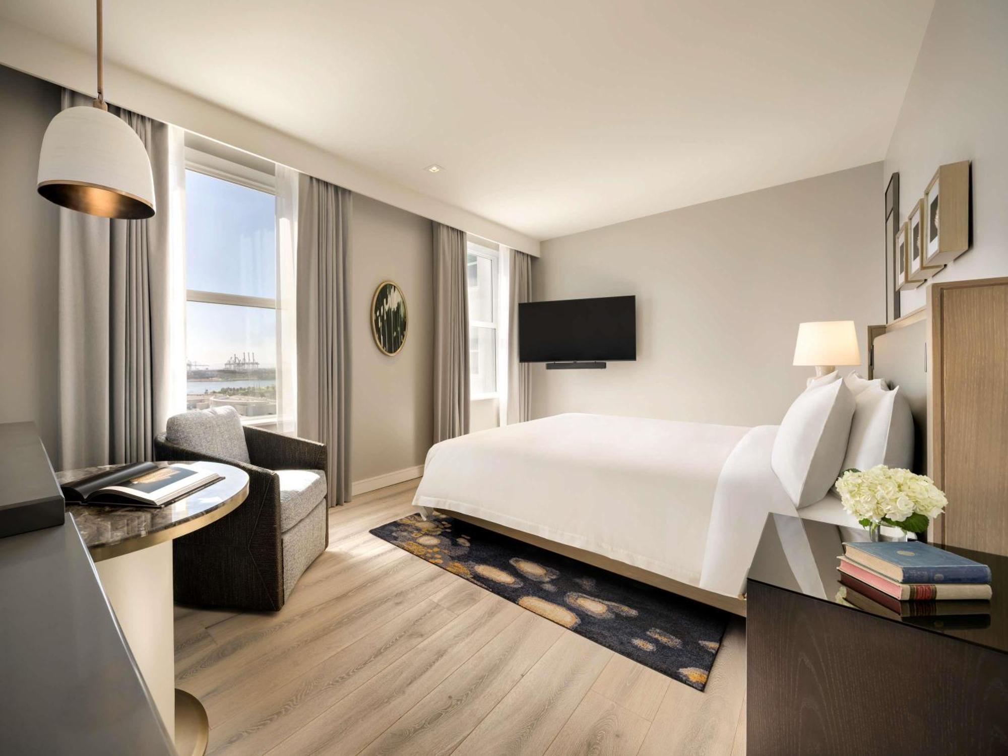 Fairmont King Room City View Hearing Access