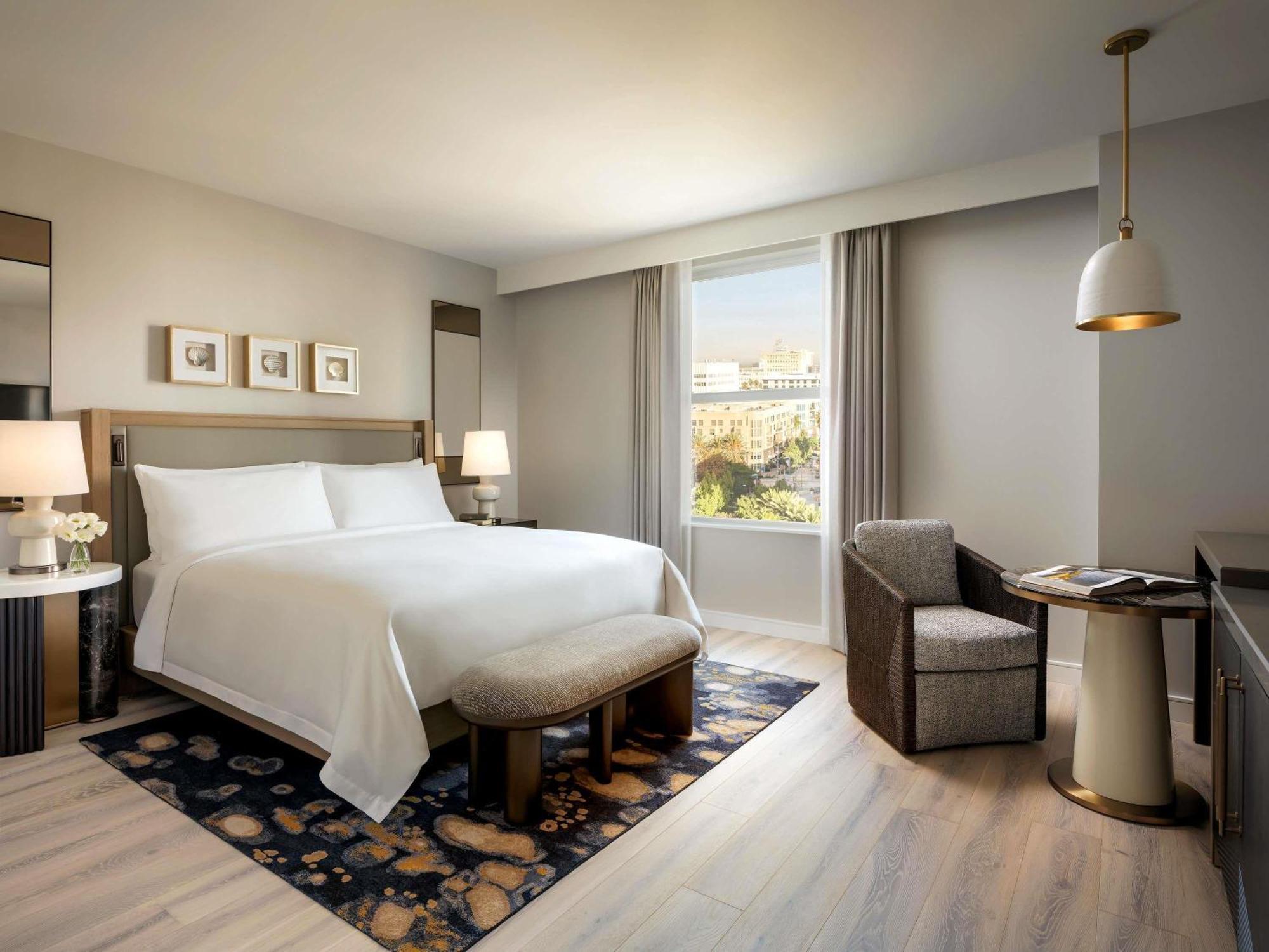 Fairmont King Room City View Hearing Access